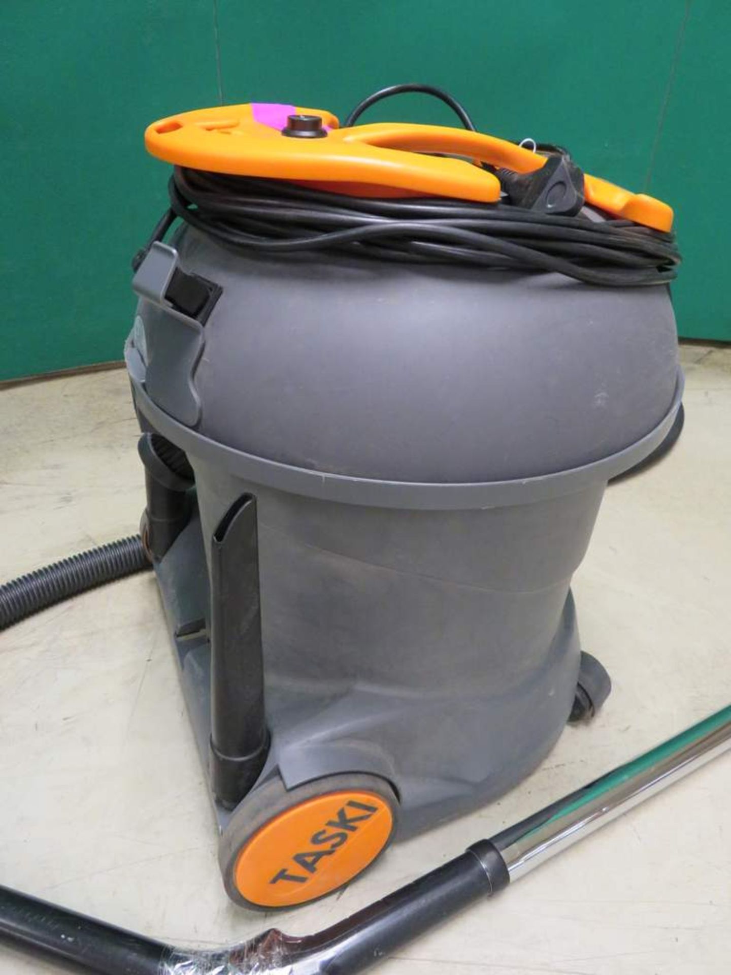 Taski Vento 15 Vacuum Cleaner. - Image 4 of 8