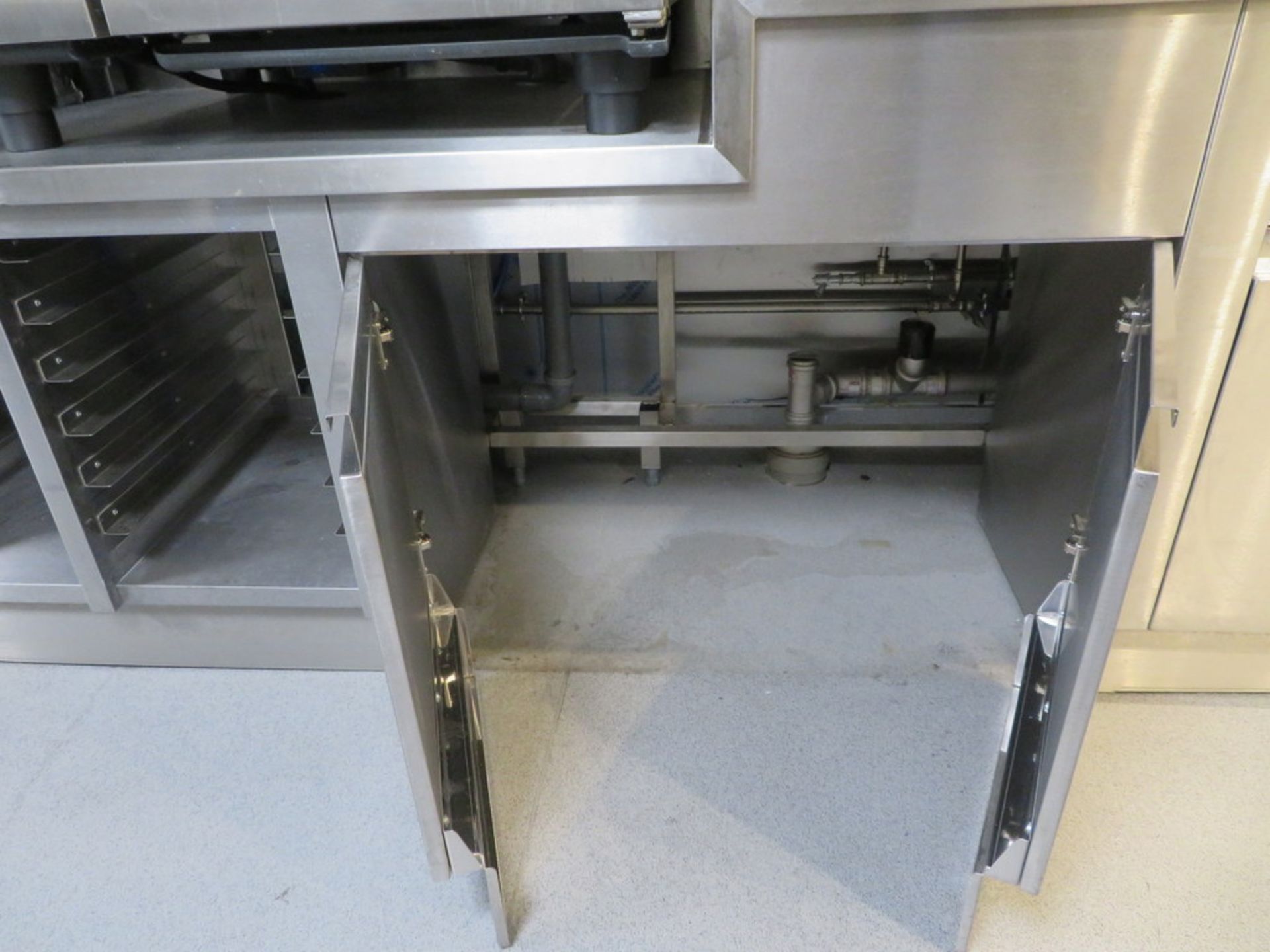STAINLESS STEEL SIDE UNIT WITH SUNKEN TOP SECTION - Image 5 of 7