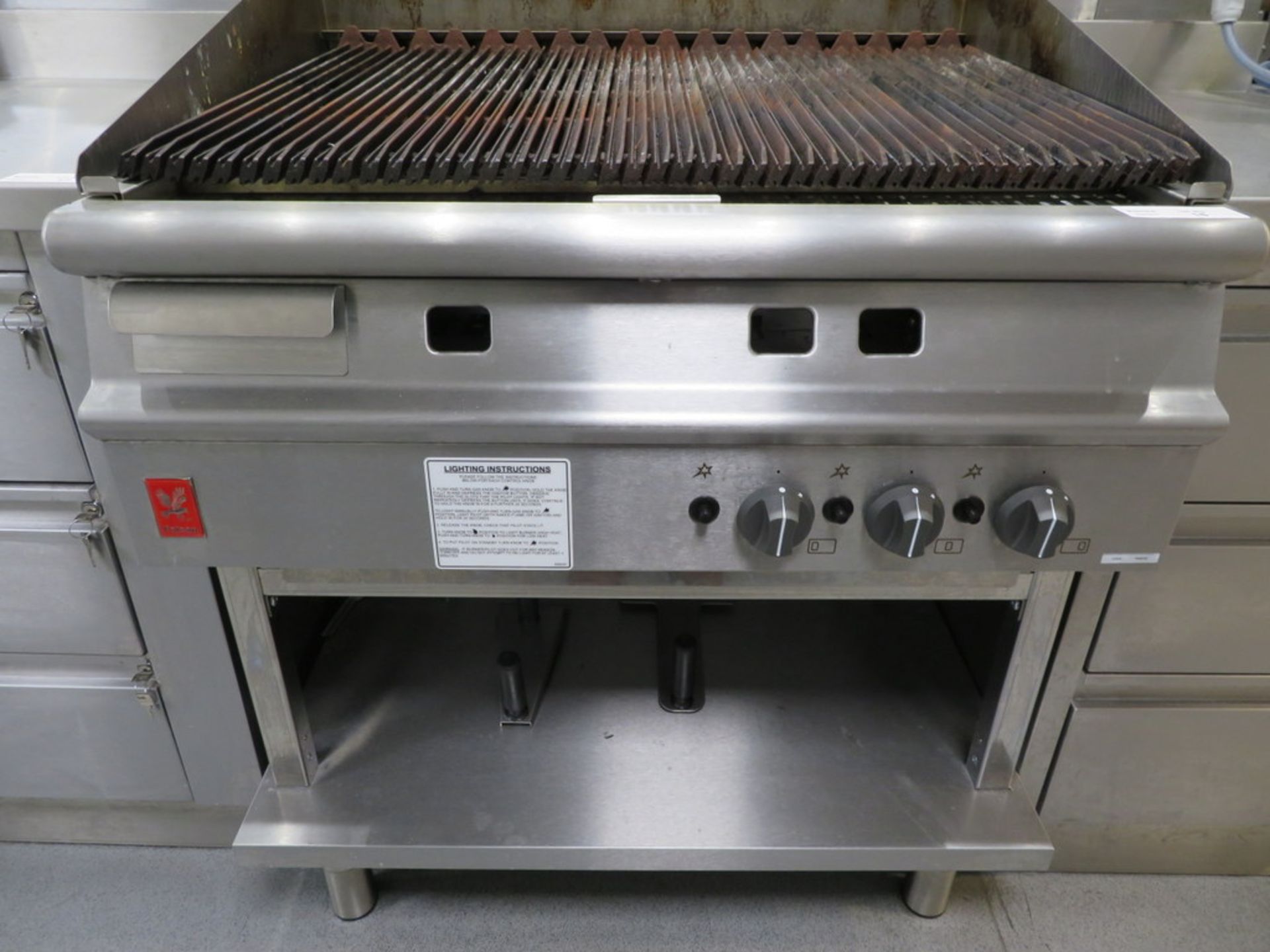 2018 FALCON DOMINATOR GAS CHARGRILL ON STAND - Image 3 of 6