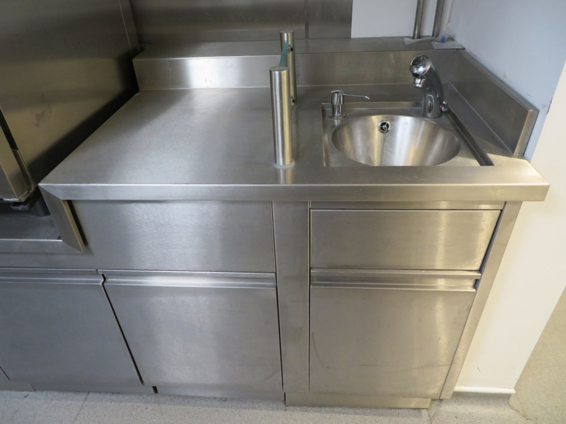 STAINLESS STEEL SIDE UNIT WITH SUNKEN TOP SECTION - Image 3 of 7