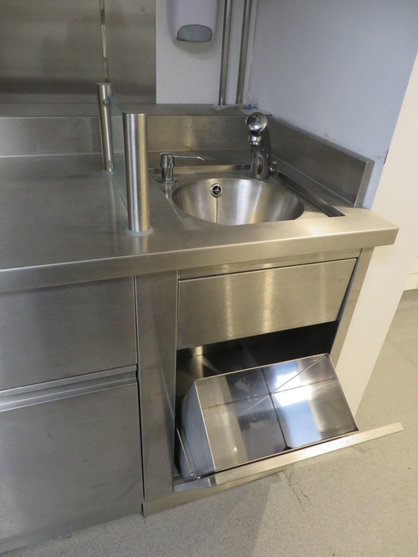 STAINLESS STEEL SIDE UNIT WITH SUNKEN TOP SECTION - Image 4 of 7