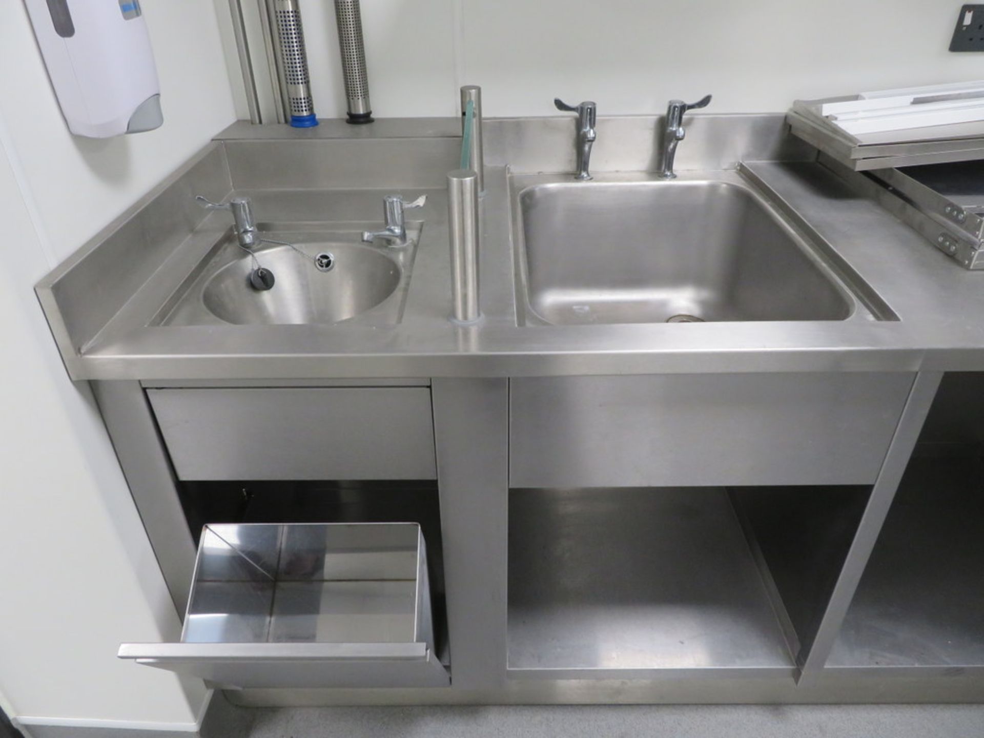 BUILT IN STAINLESS STEEL PREP UNIT - Image 2 of 2