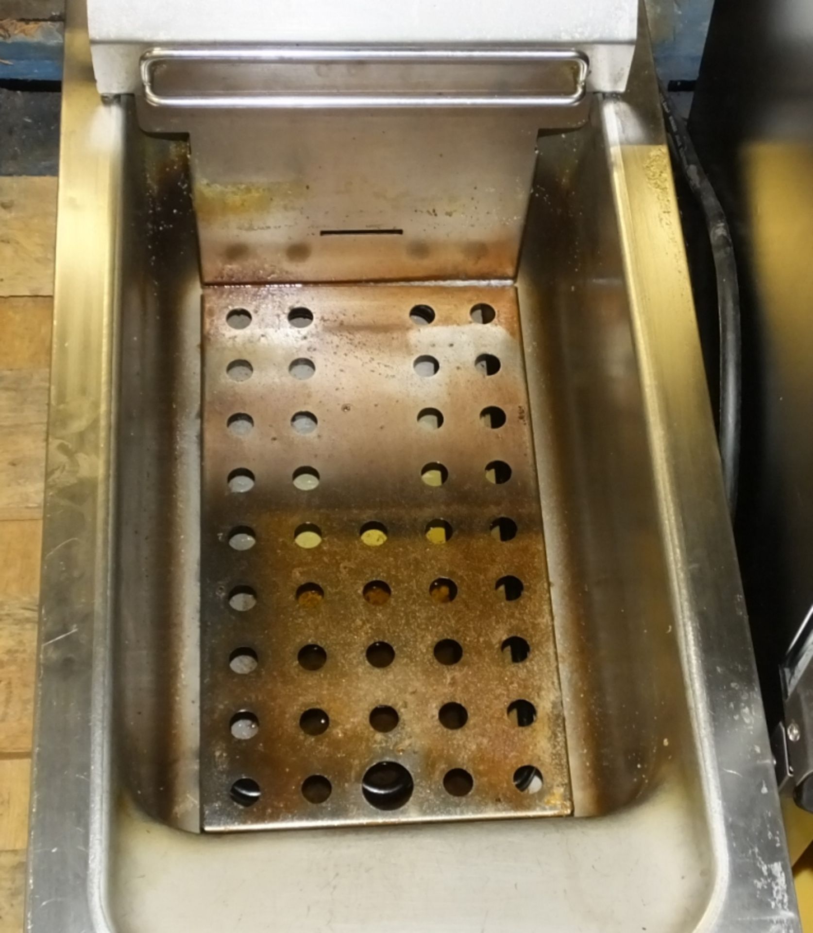 Lincat DF33 single tank fryer. 13A plug - Image 2 of 2