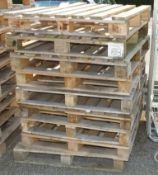 9x Wooden pallets