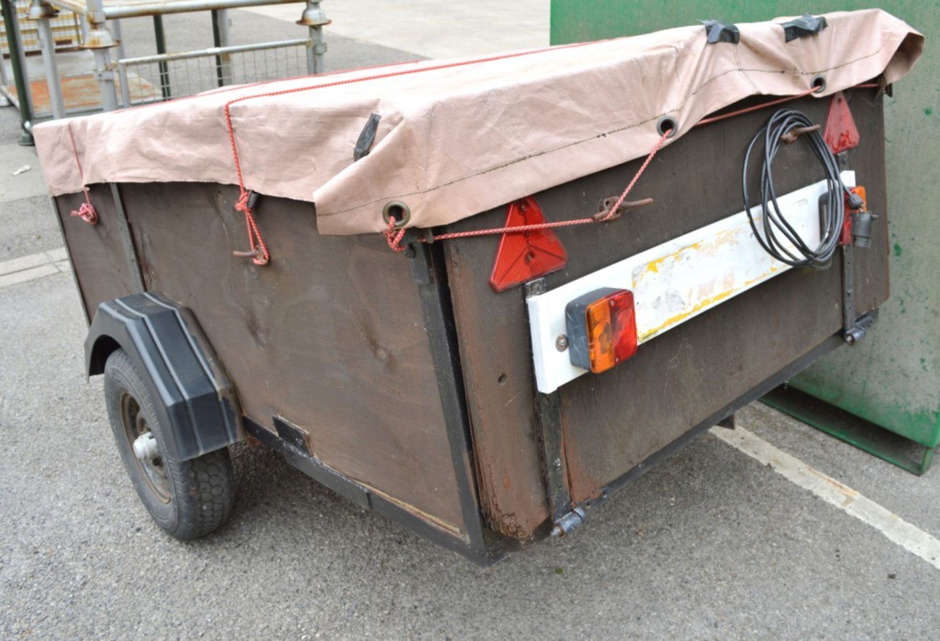 Trailer 2m x 1.2m with Electrics. Carrying Capacity approx 400kg. New Tyres. - Image 3 of 6