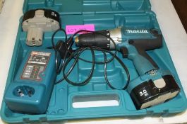 Makita 8444D Drill - 2 batteries - 1 charger