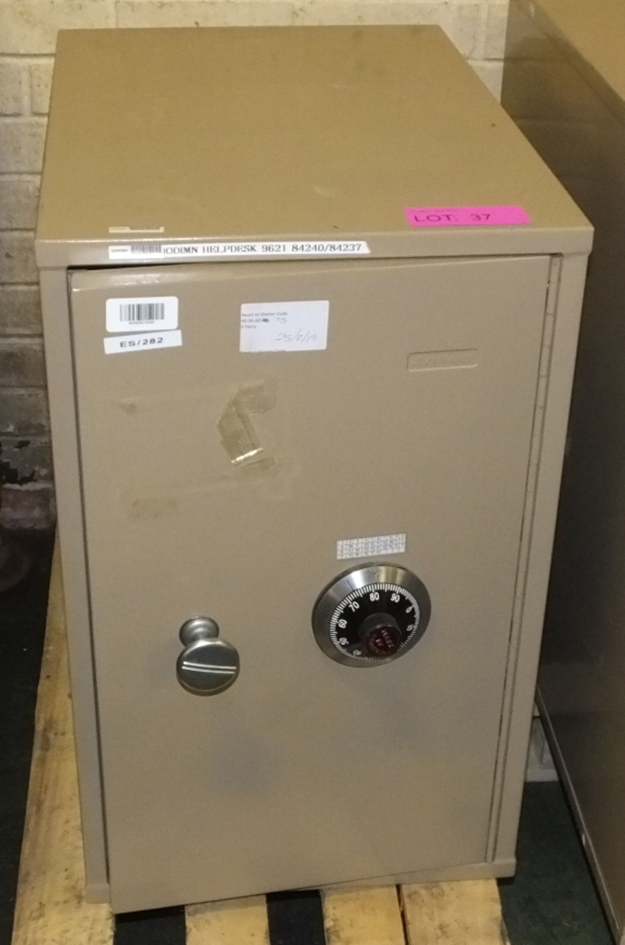 Manifoil Small IT Cabinet L400 x W600 x H640