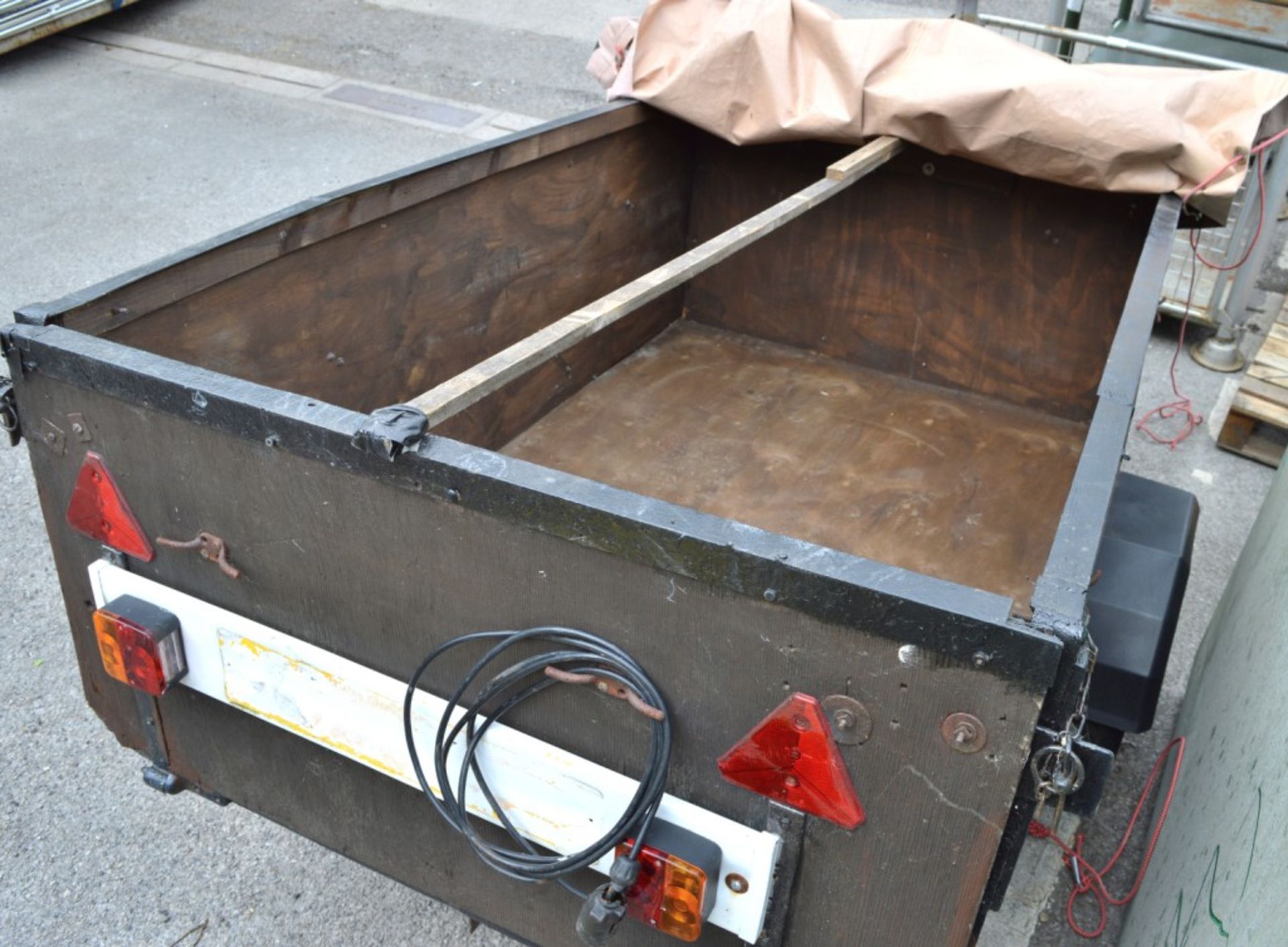 Trailer 2m x 1.2m with Electrics. Carrying Capacity approx 400kg. New Tyres. - Image 6 of 6