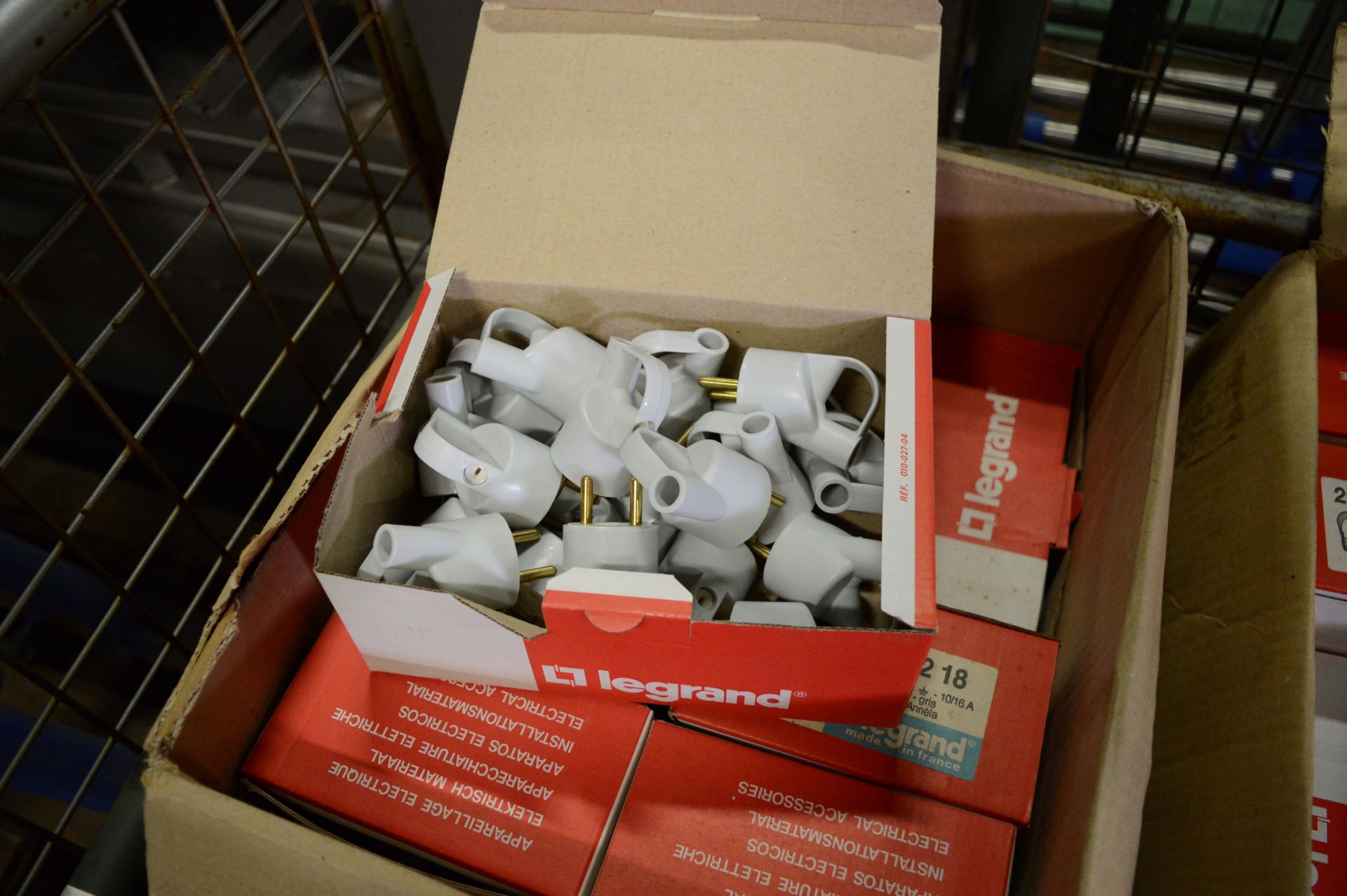 30x Boxes Legrand 502 18 2-Pin Plugs - 20x Plugs per box. - Image 2 of 2