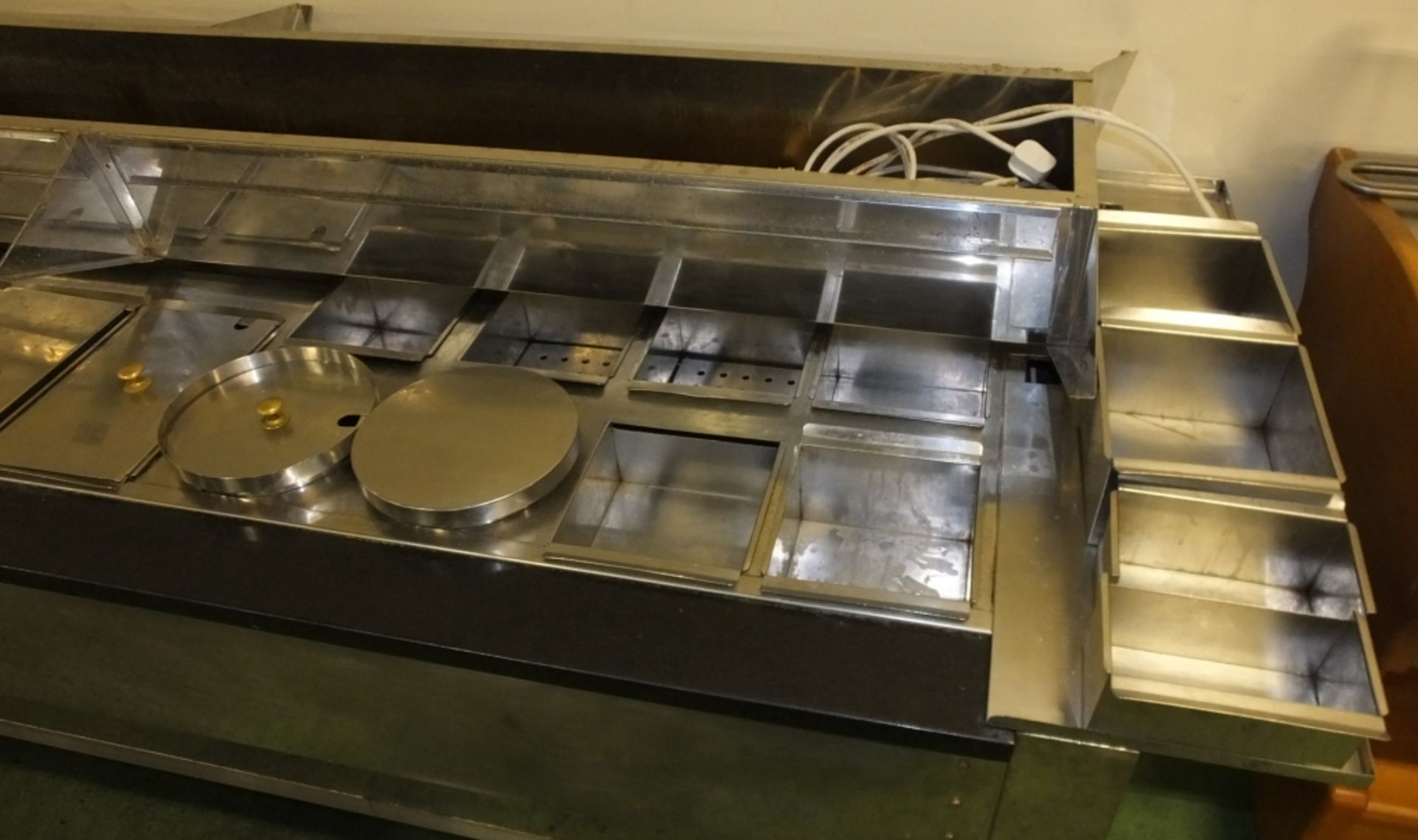 Hot Servery Bain Marie with Gastrnorm Pans - Image 2 of 3