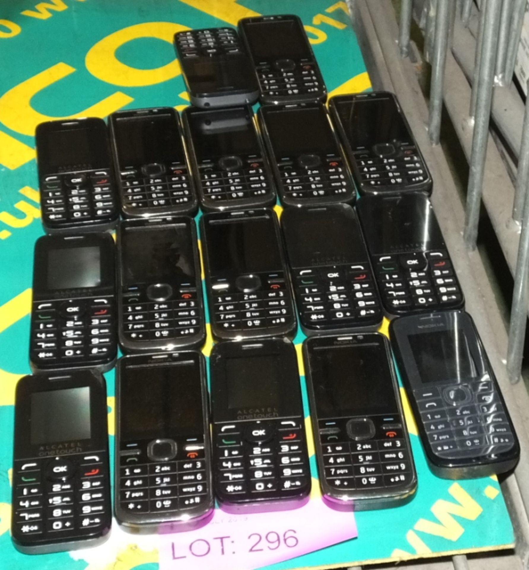 17x Assorted Mobile Phones - no chargers