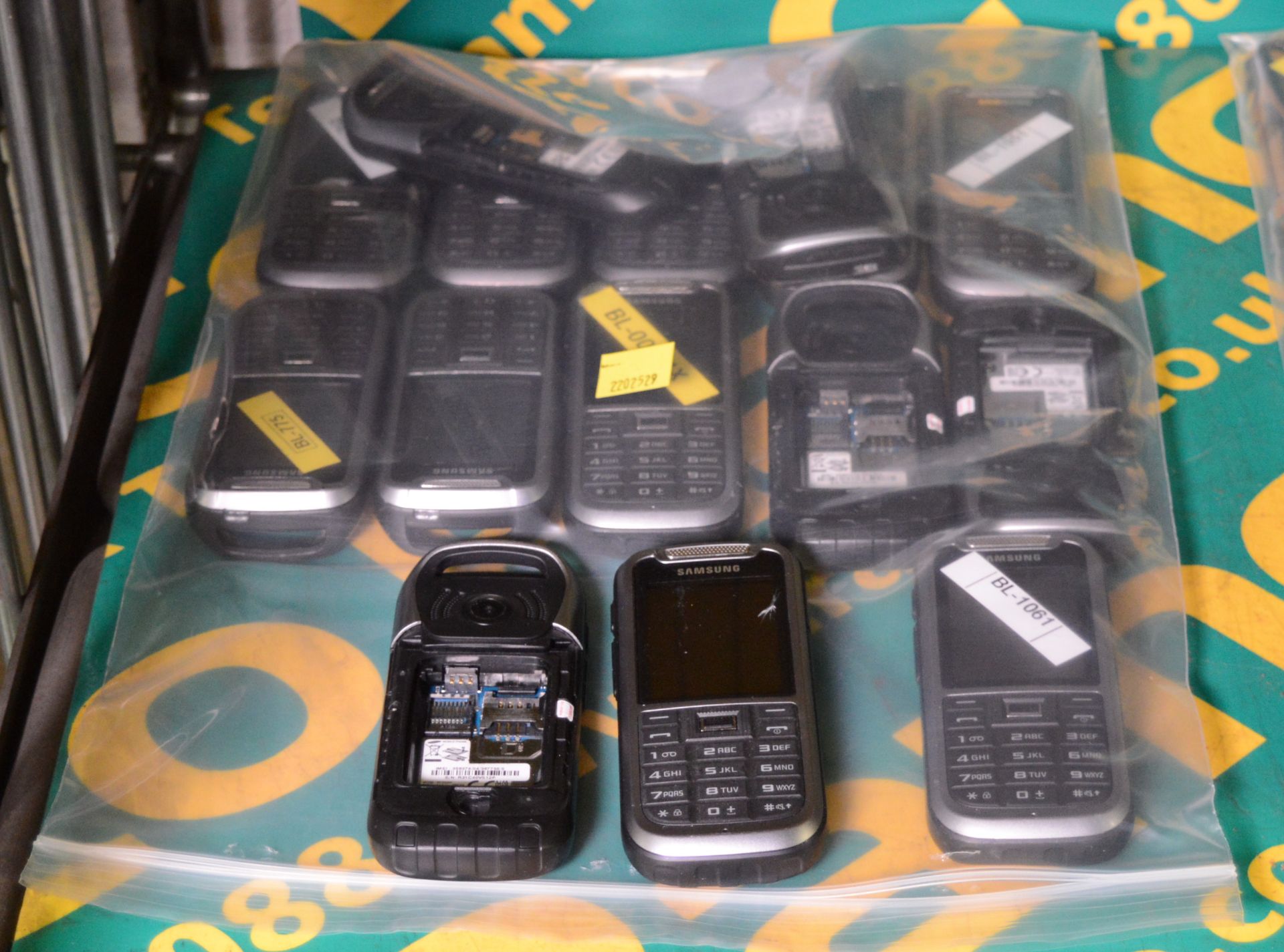 15x Samsung GT-C3350 Mobile Phones - No backs or batteries.