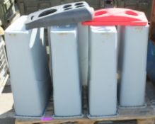 5x Plastic bins - 2 lids