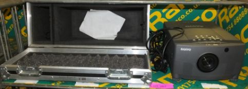 Sanyo ProEx LCD Projector with carry case
