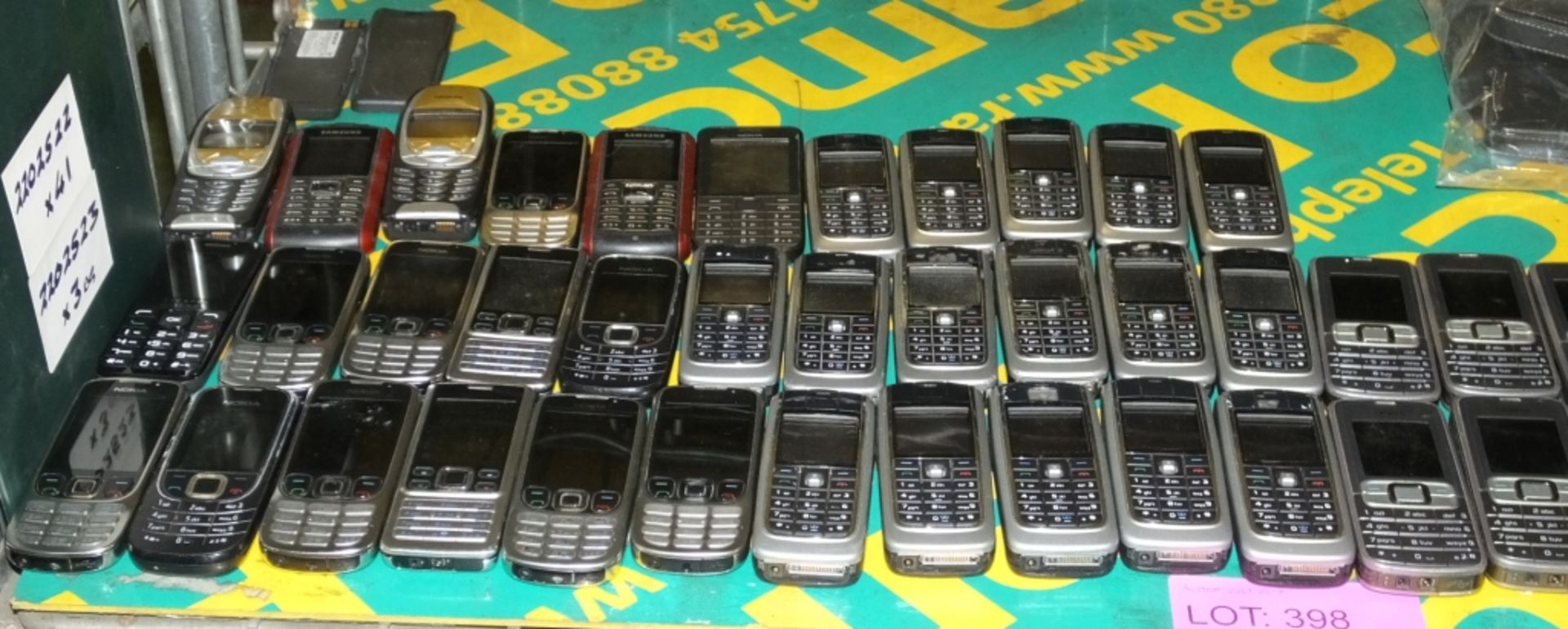 41x Mobile Phones, Various chargers - Image 2 of 3