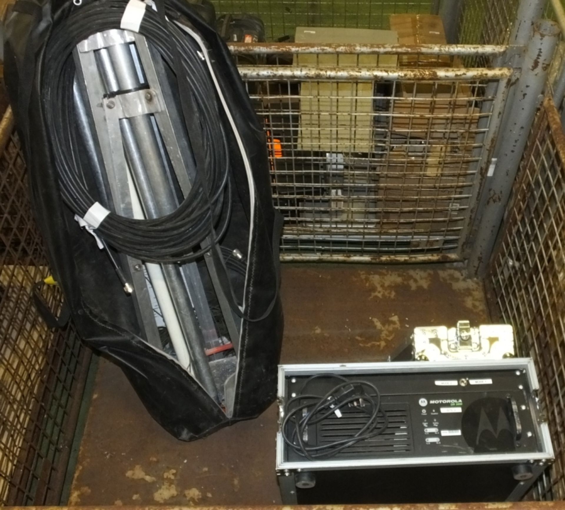 Motorola DR3000 Repeater in carry case, Arial Tri pod stand and associated cables in carry