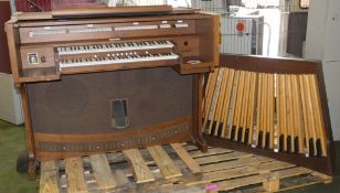 Allen Electric organ with foot pedal assembly