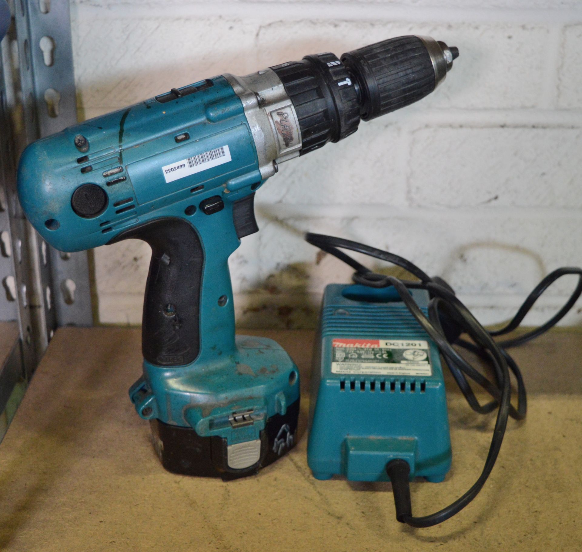 Makita Drill Cordless Drill 14.4v with Charger.