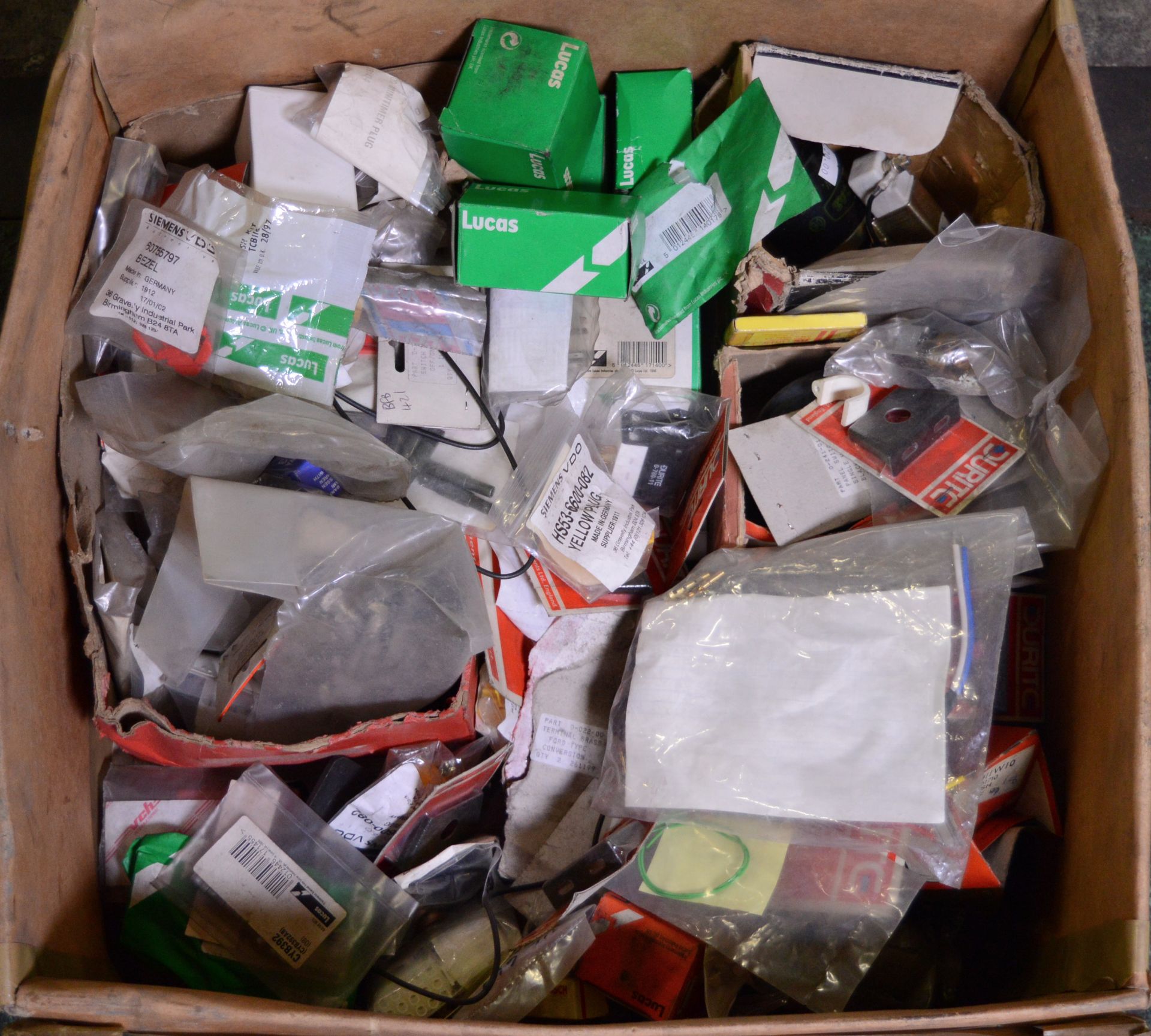 Box of Small Vehicle Parts inc Switches & Connectors, - Image 2 of 21