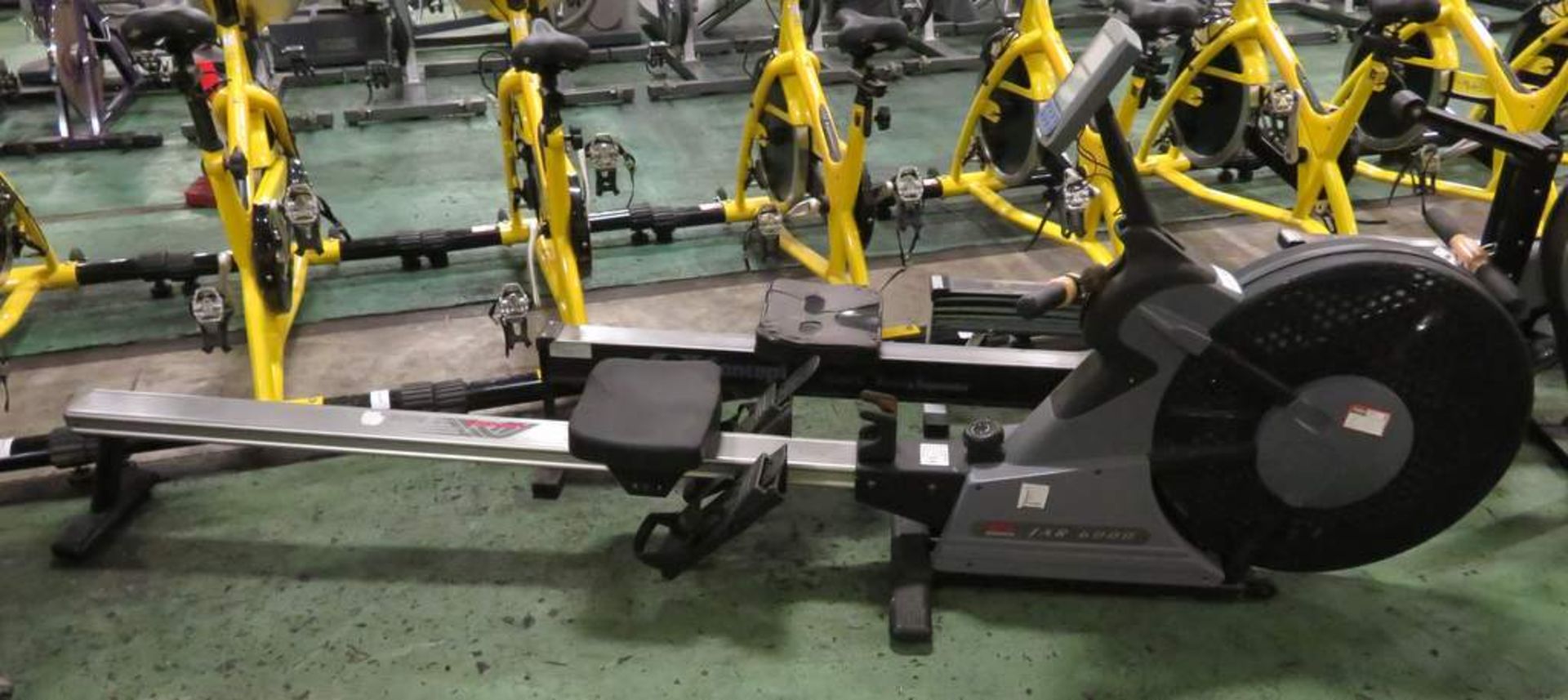 Johnson JAR 6000 Rowing Machine, Complete With Digital Display Console.