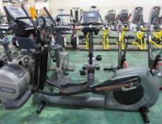 Life Fitness 9500HR Cross Trainer, LED Display Screen, Heart Rate Sensors, Self Powered.