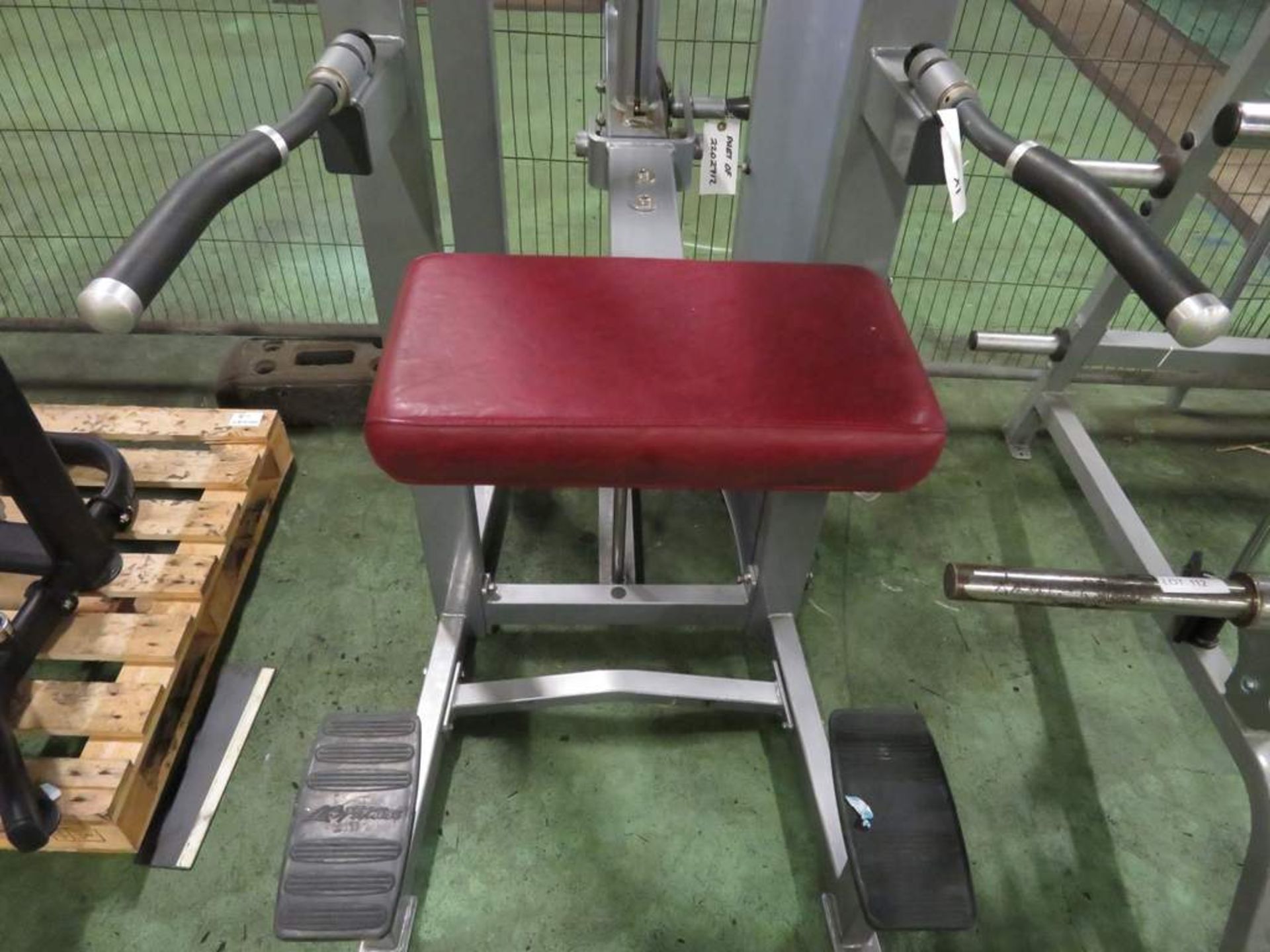 Life Fitness Class: S Assisted Dip/Chin Exercise Machine. - Image 3 of 6