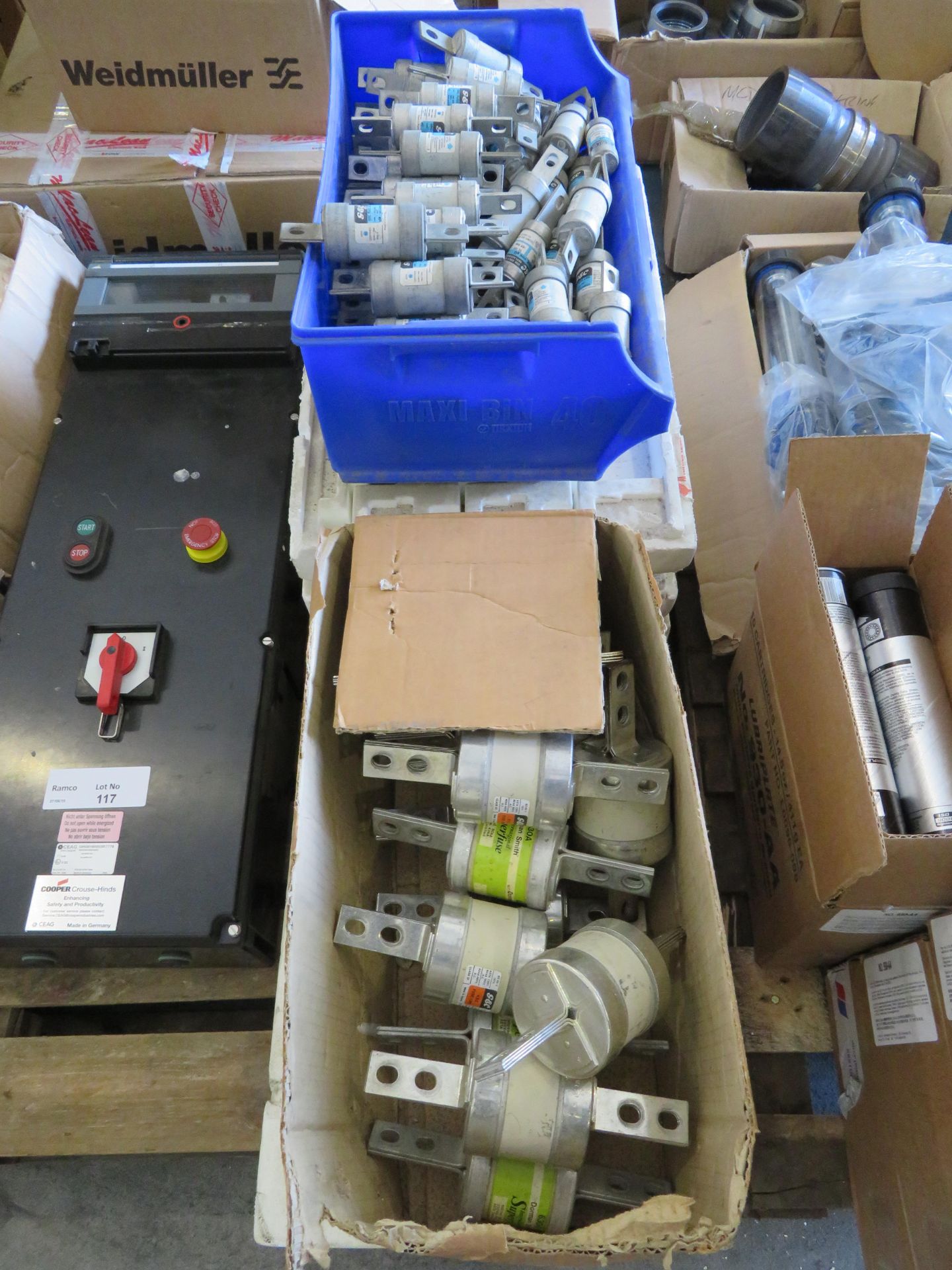 QTY OF GEC HEAVY DUTY INDUSTRIAL FUSES AND FUSE LINKS