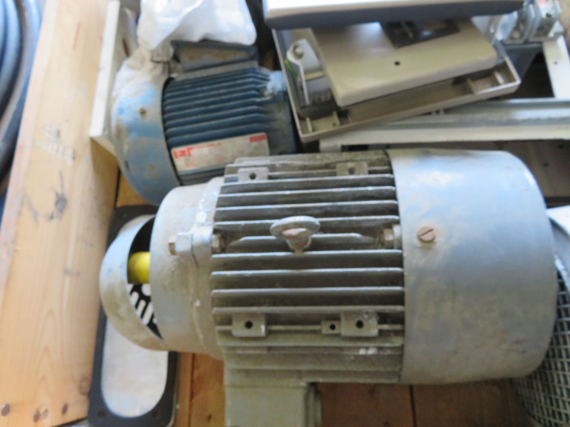 ASSORTED ELECTRICAL SPARES INCLUDING MOTORS, ANTI-STATIC FAN, ETC - Image 5 of 7