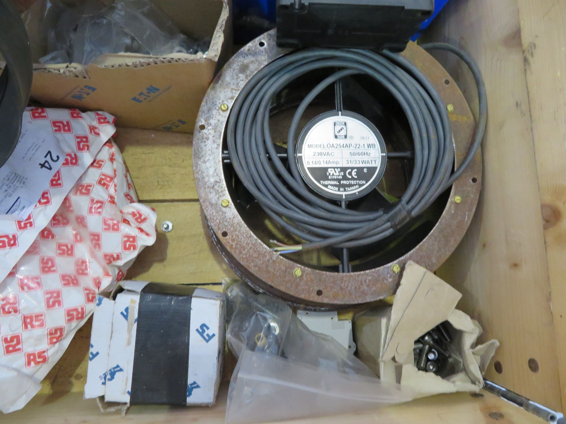 ASSORTED ELECTRICAL SPARES INCLUDING CABLE, FAN, FIXINGS ETC - Image 5 of 5
