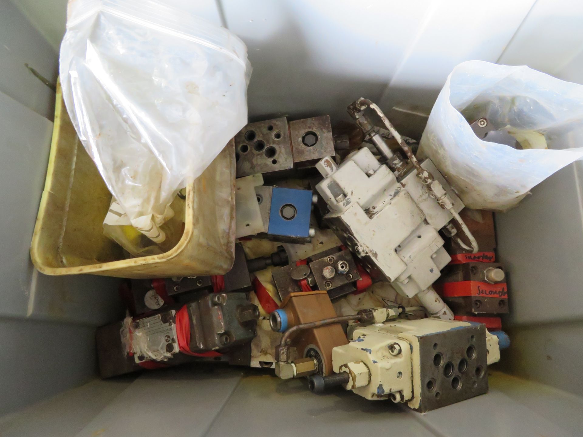 QTY OF SOLENOID VALVES AND HYDRAULIC SPARES - Image 2 of 5