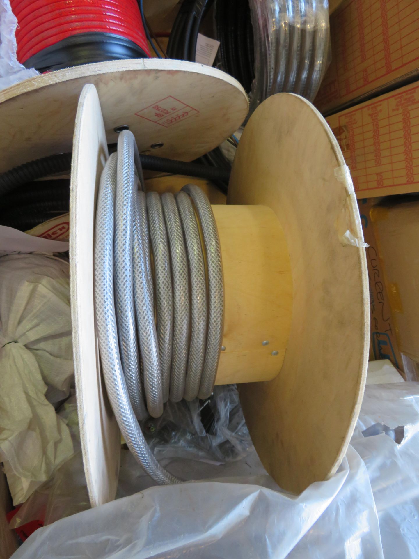 QTY OF ASSORTED ELECTRICAL CABLE, CABLE CONDUIT, PIPE FITTINGS ETC - Image 5 of 5