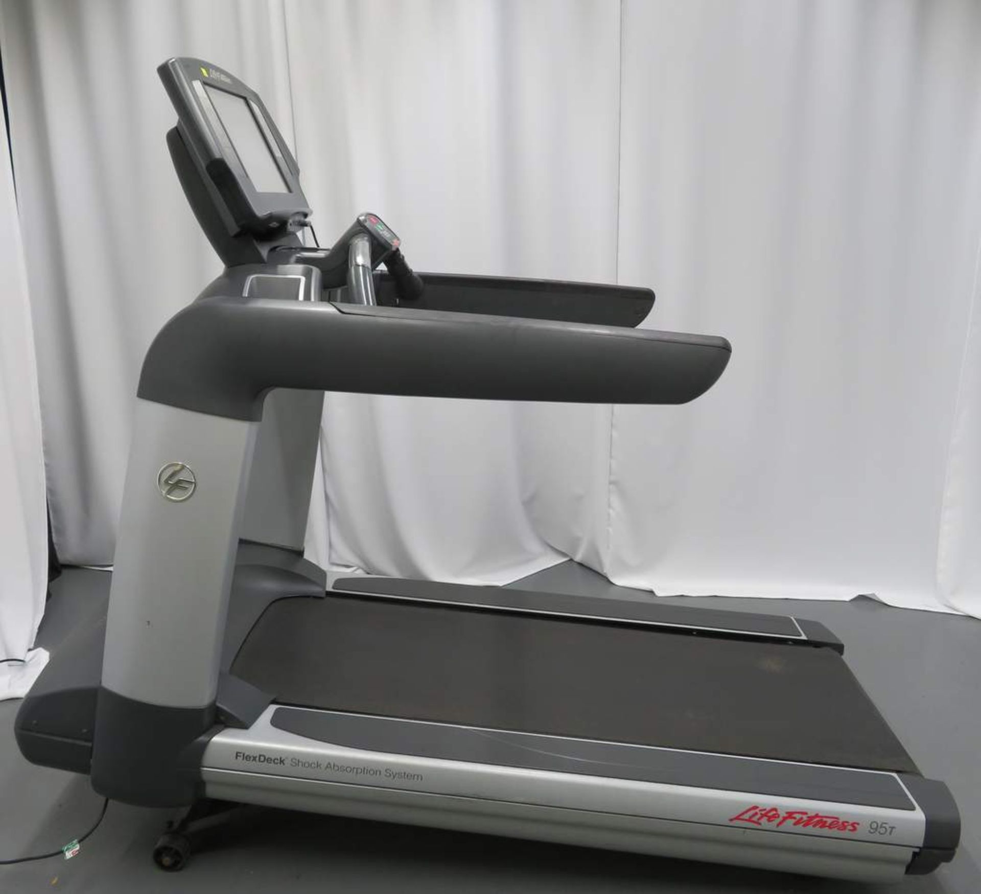 Life Fitness, Model: 95T, Treadmill.