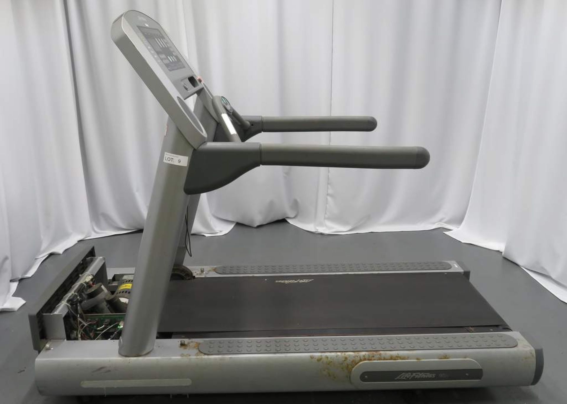 Life Fitness, Model: 95Ti, Treadmill.