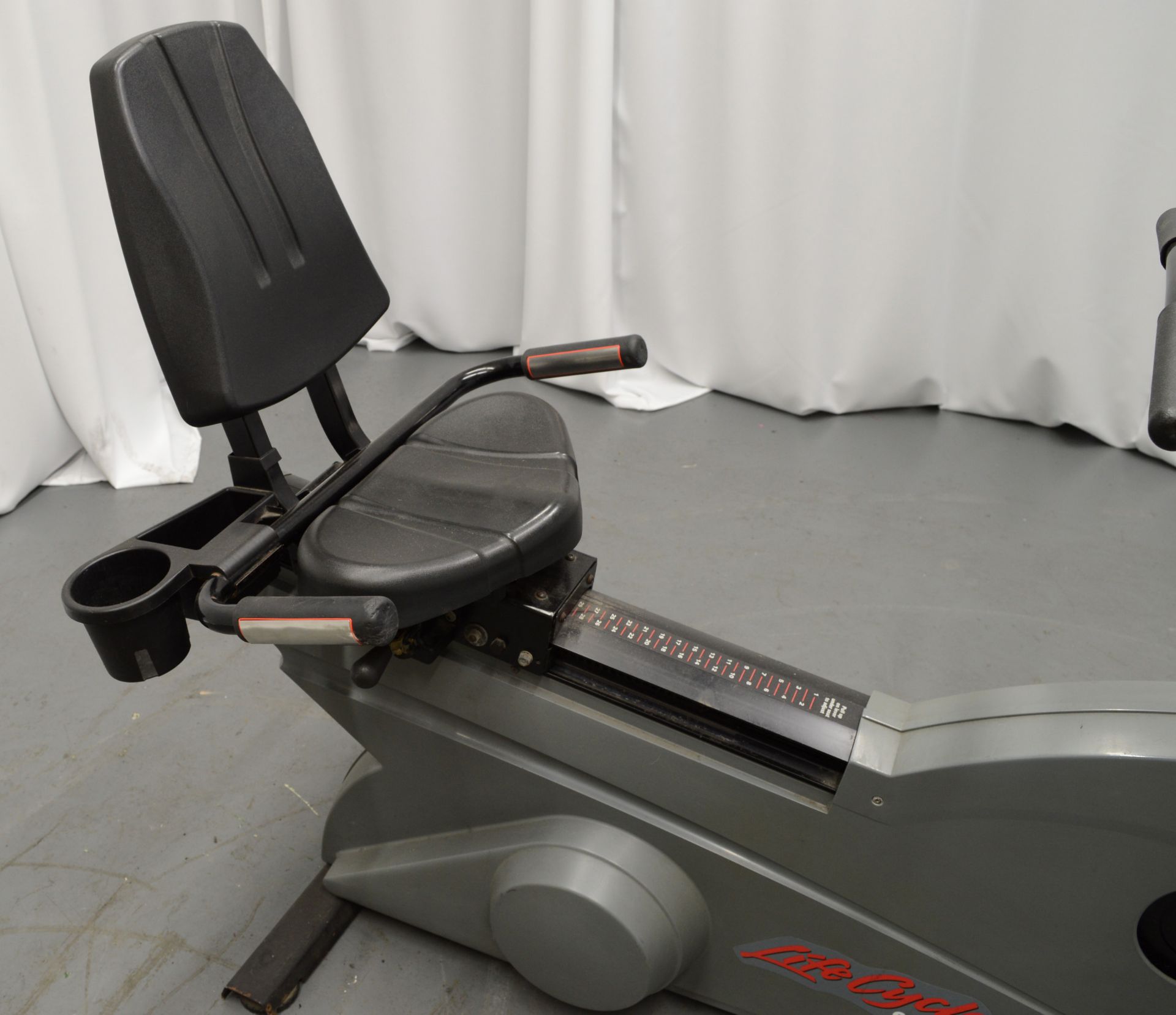 Life Fitness, Model: 9500HR, Recline Exercise Bike. - Image 3 of 7