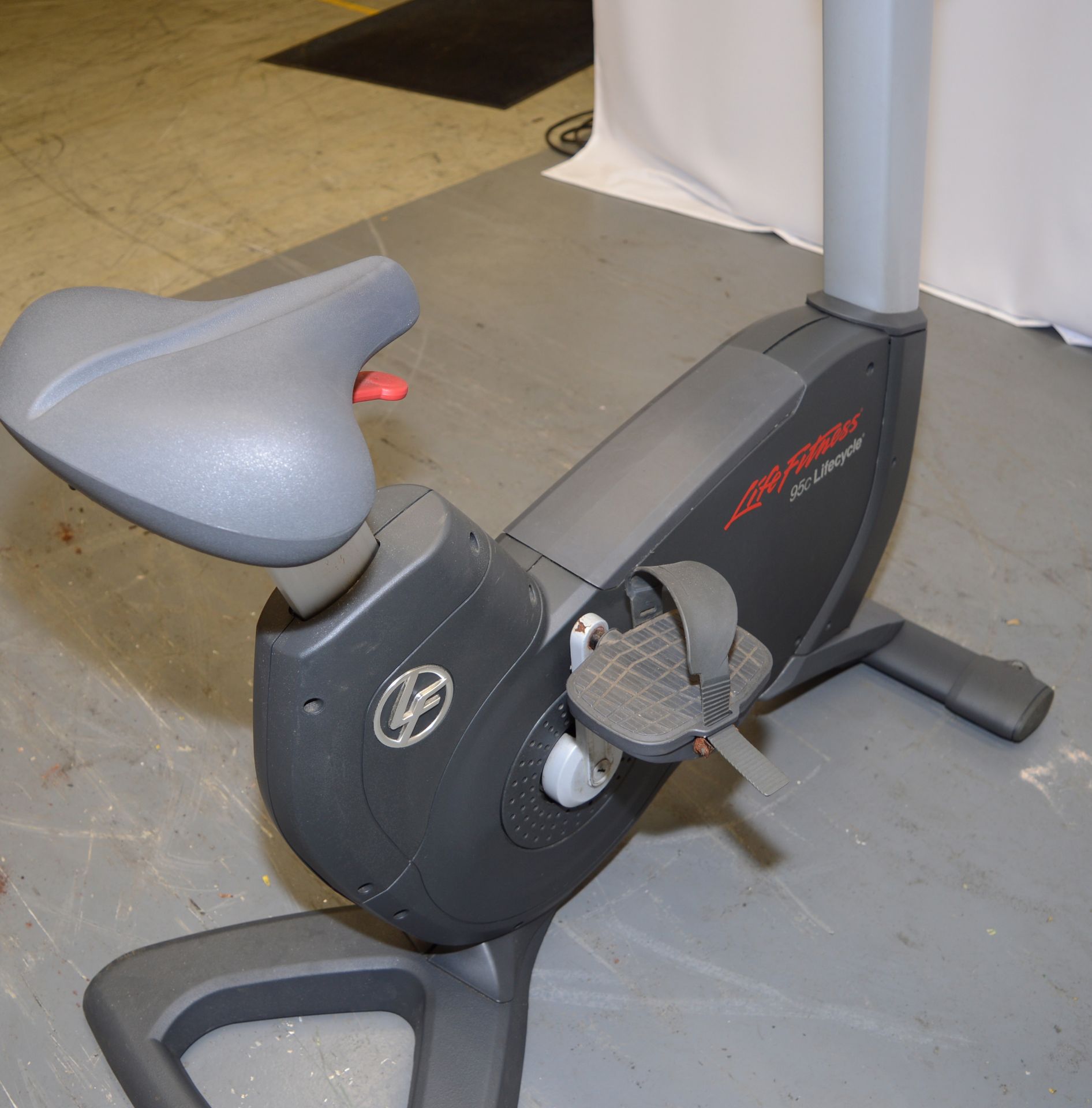 Life Fitness, Model: 95c, Upright Exercise Bike. - Image 3 of 5