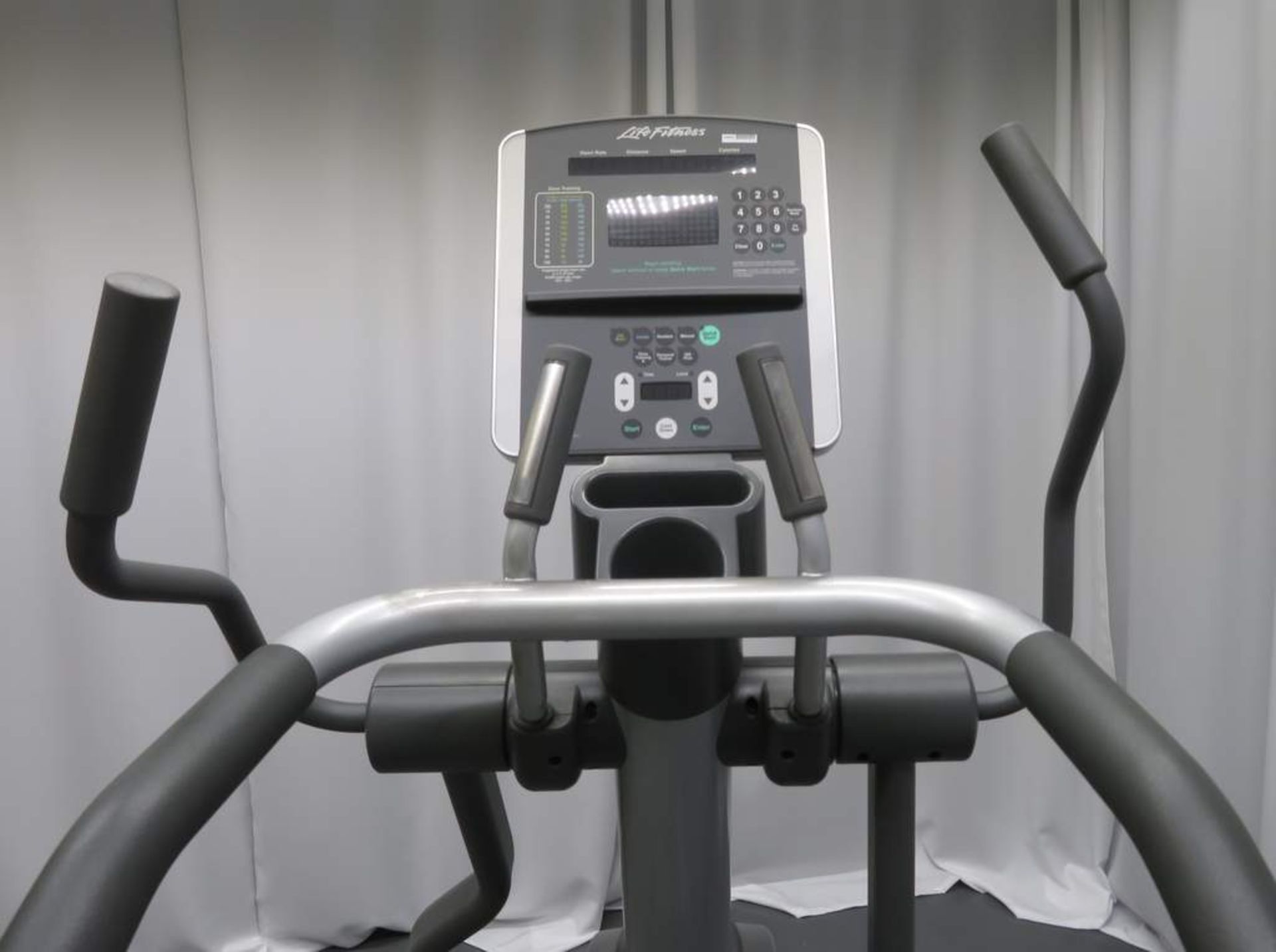 Life Fitness, Summit Trainer, LED Display Console. - Image 3 of 6