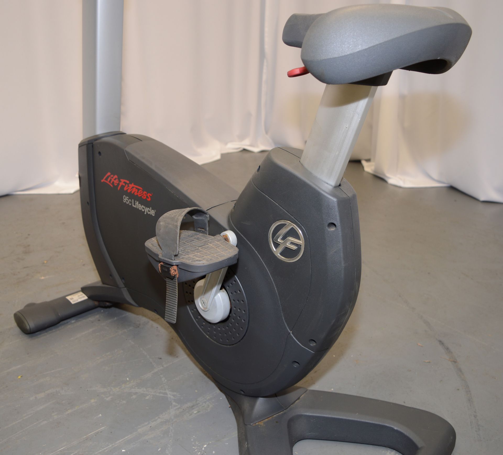 Life Fitness, Model: 95c, Upright Exercise Bike. - Image 3 of 6