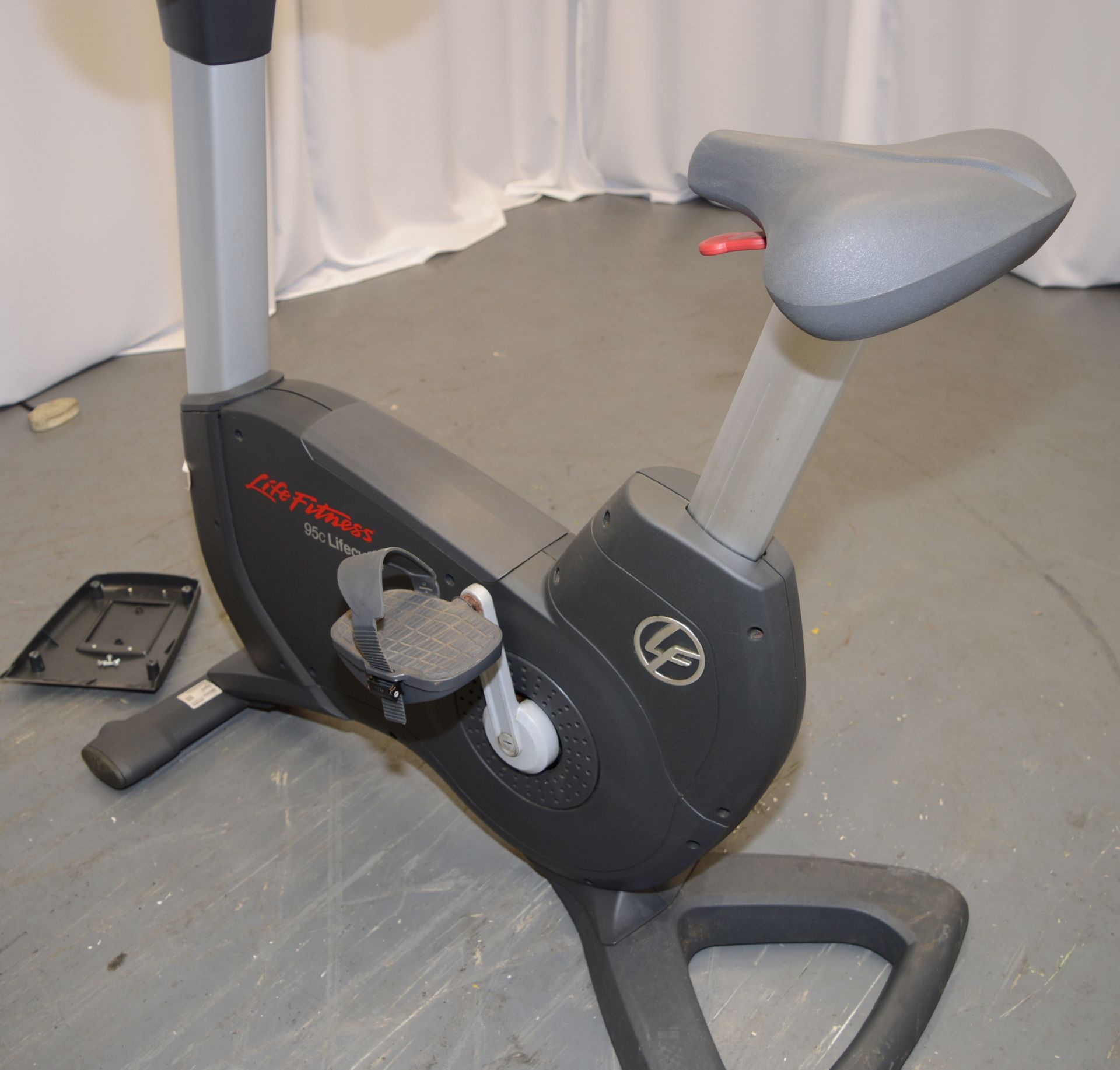 Life Fitness, Model: 95c, Upright Exercise Bike. - Image 4 of 6