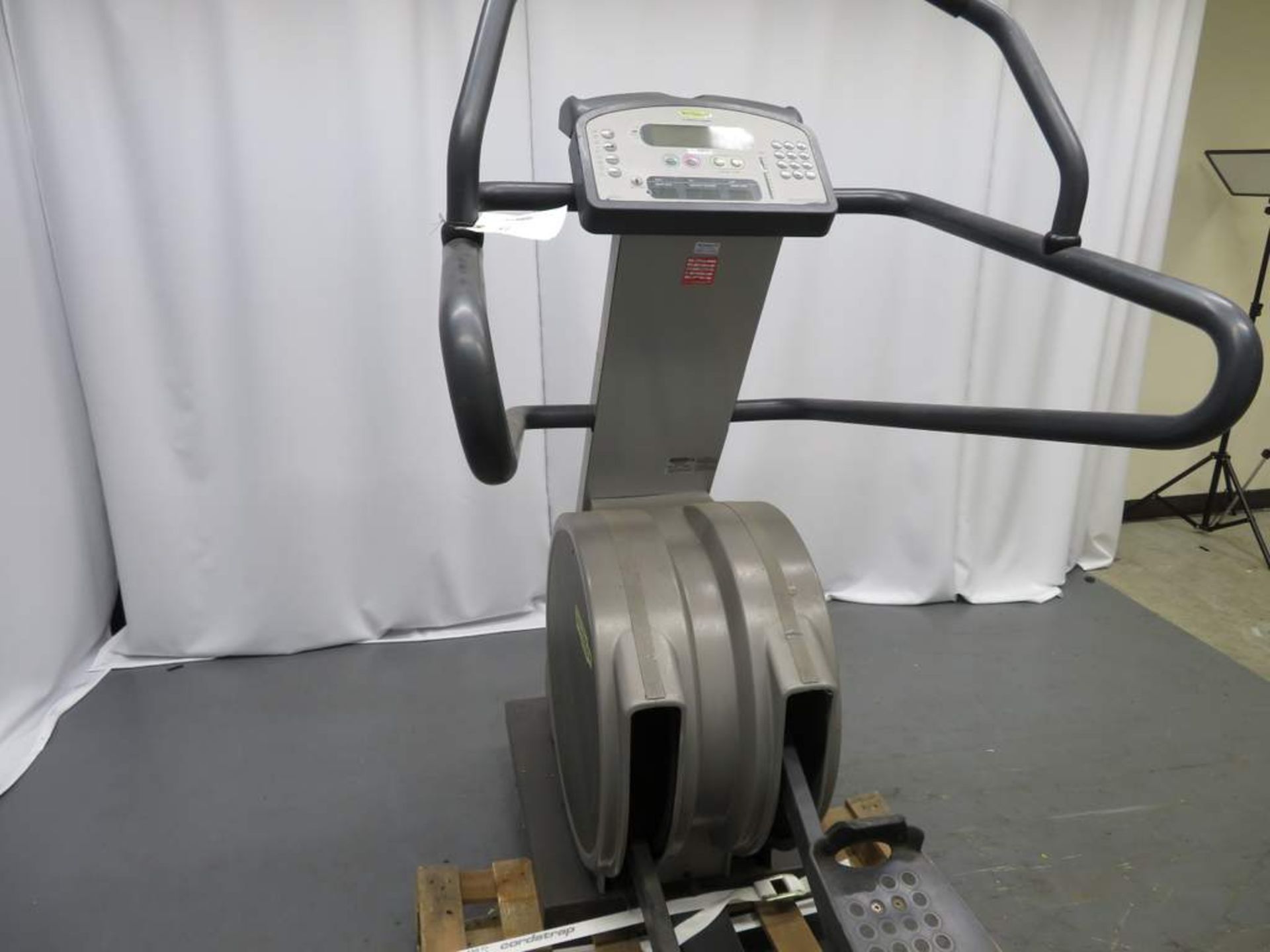 Technogym XTPRO Glidex 600, LED Display Screen, 230v. Untested. - Image 4 of 8