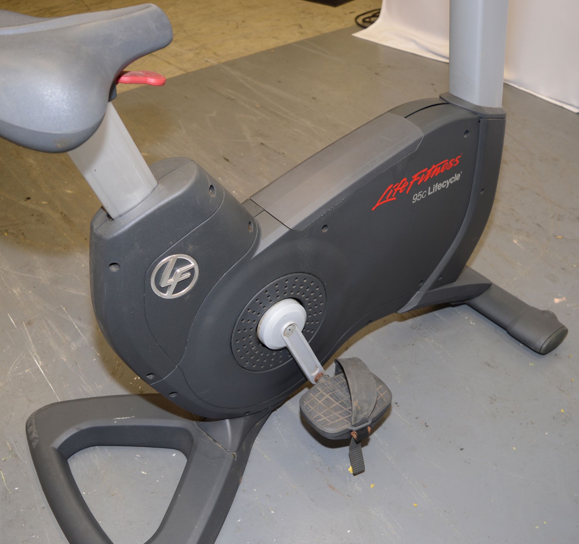 Life Fitness, Model: 95c, Upright Exercise Bike. - Image 4 of 6