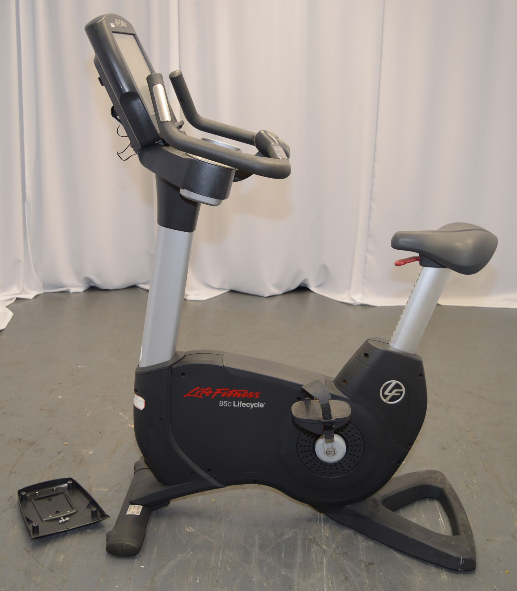 Life Fitness, Model: 95c, Upright Exercise Bike.