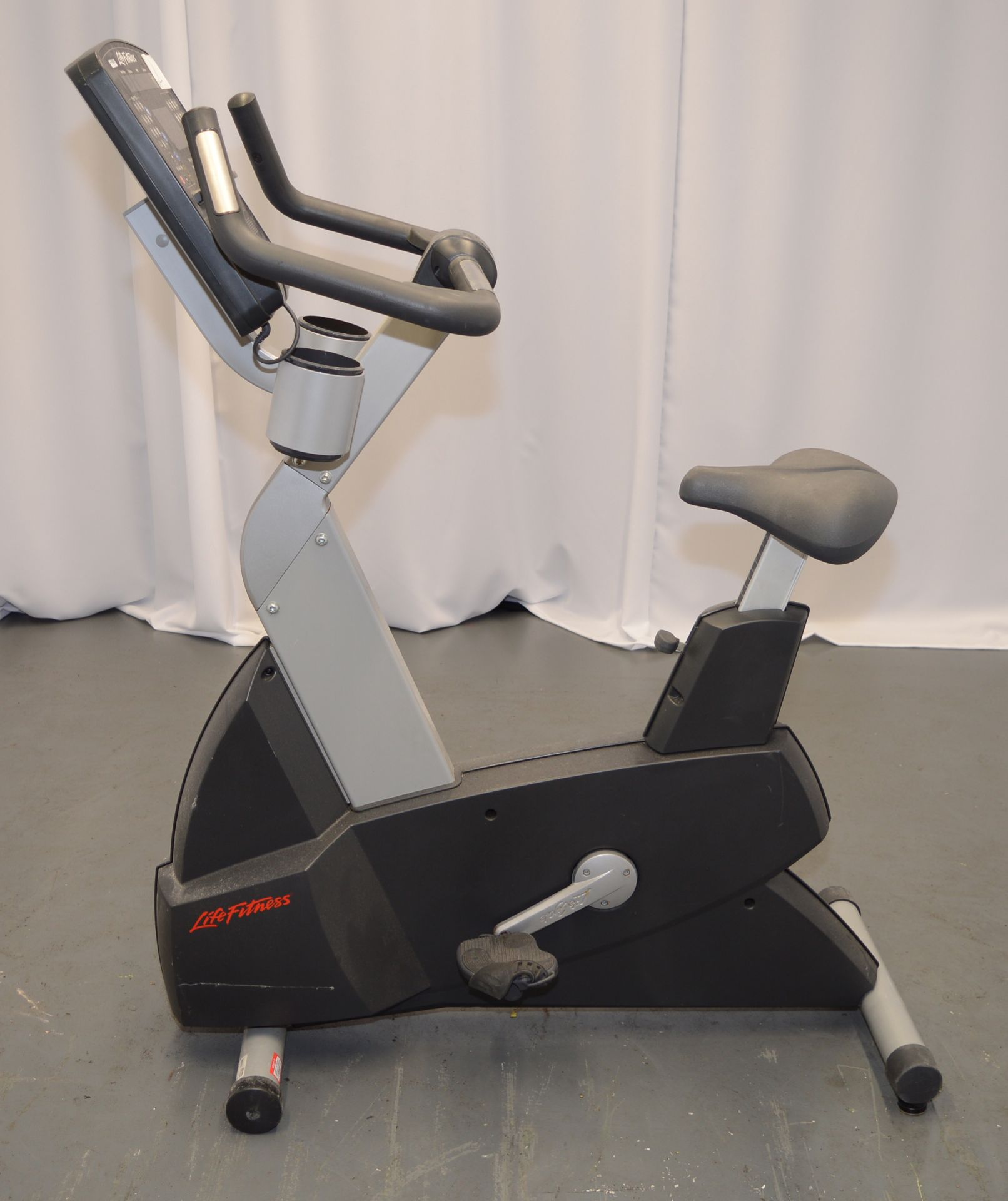 Life Fitness, Model: CLCS, Upright Exercise Bike.