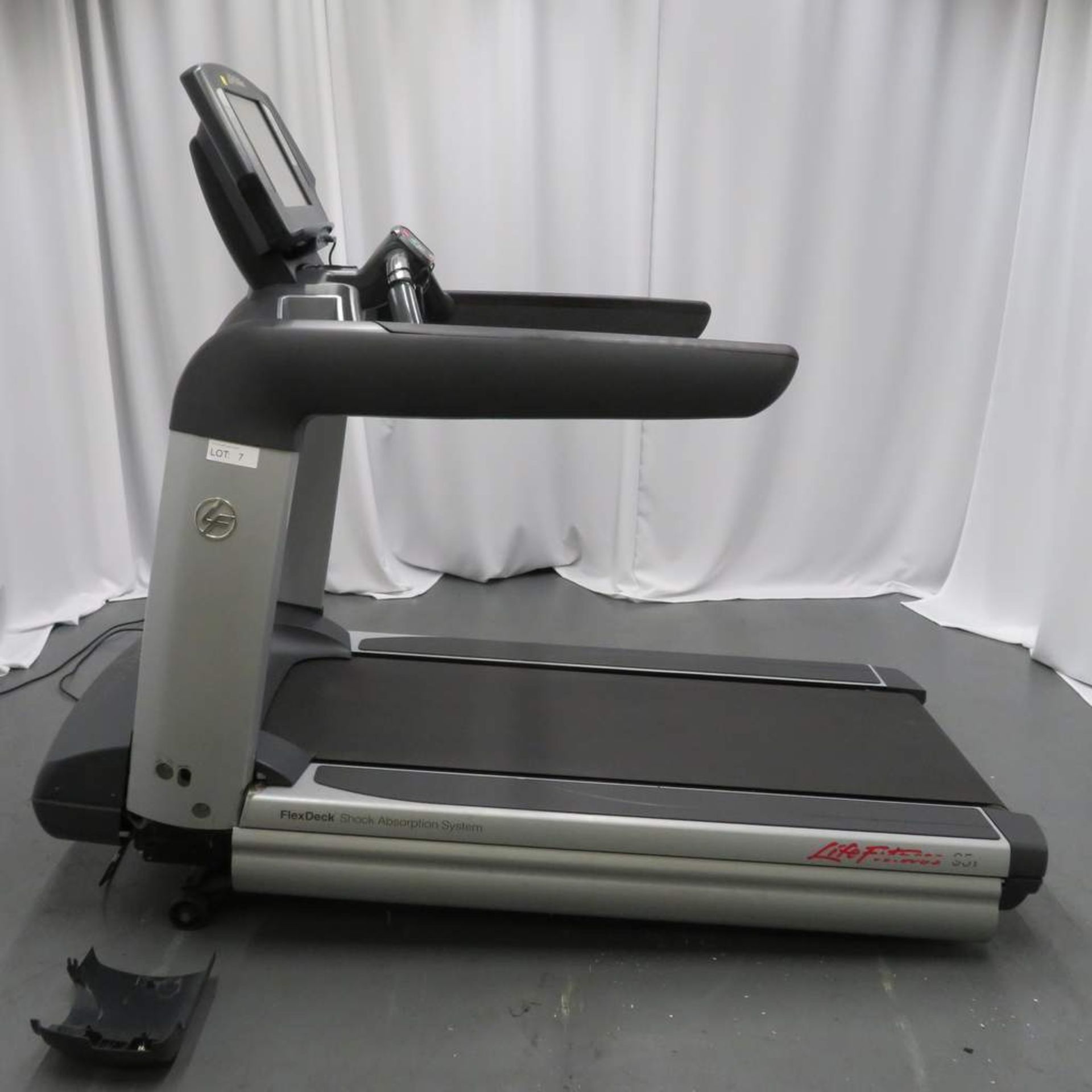 Life Fitness, Model: 95T, Treadmill.