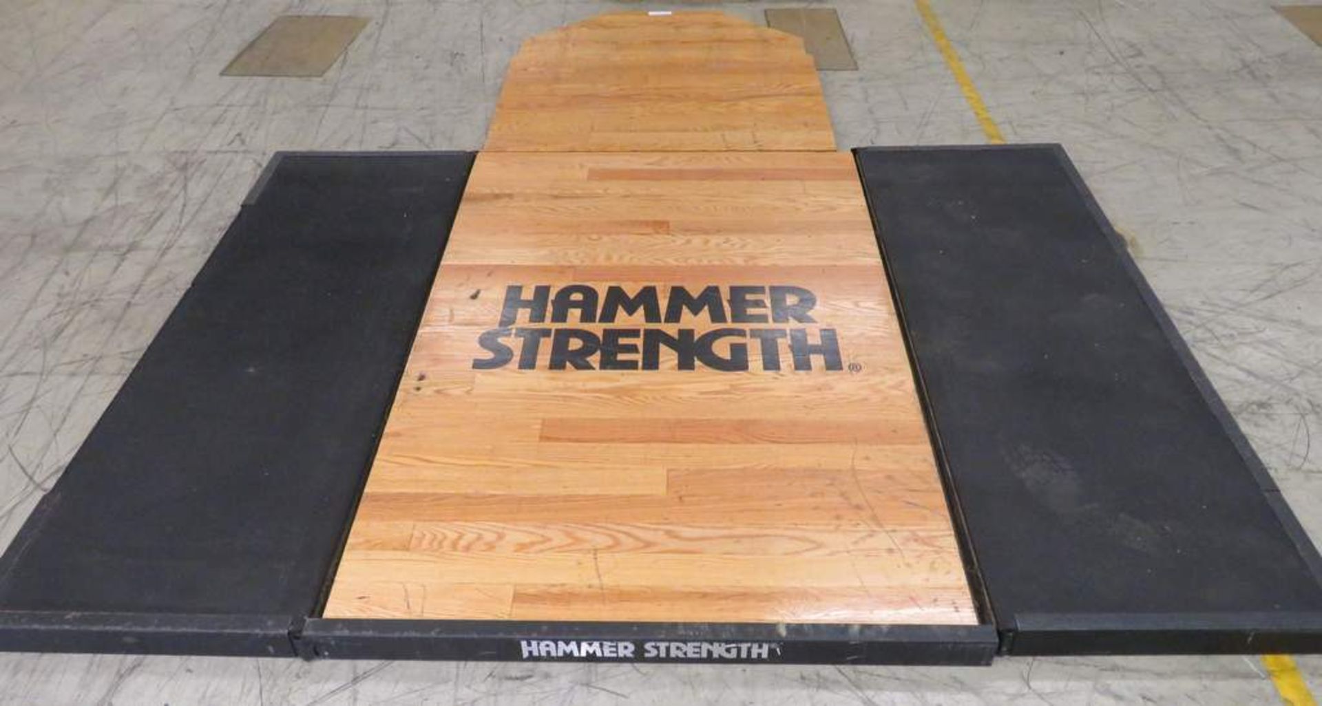 Hammer Strength Deadlifting Platform. - Image 2 of 4