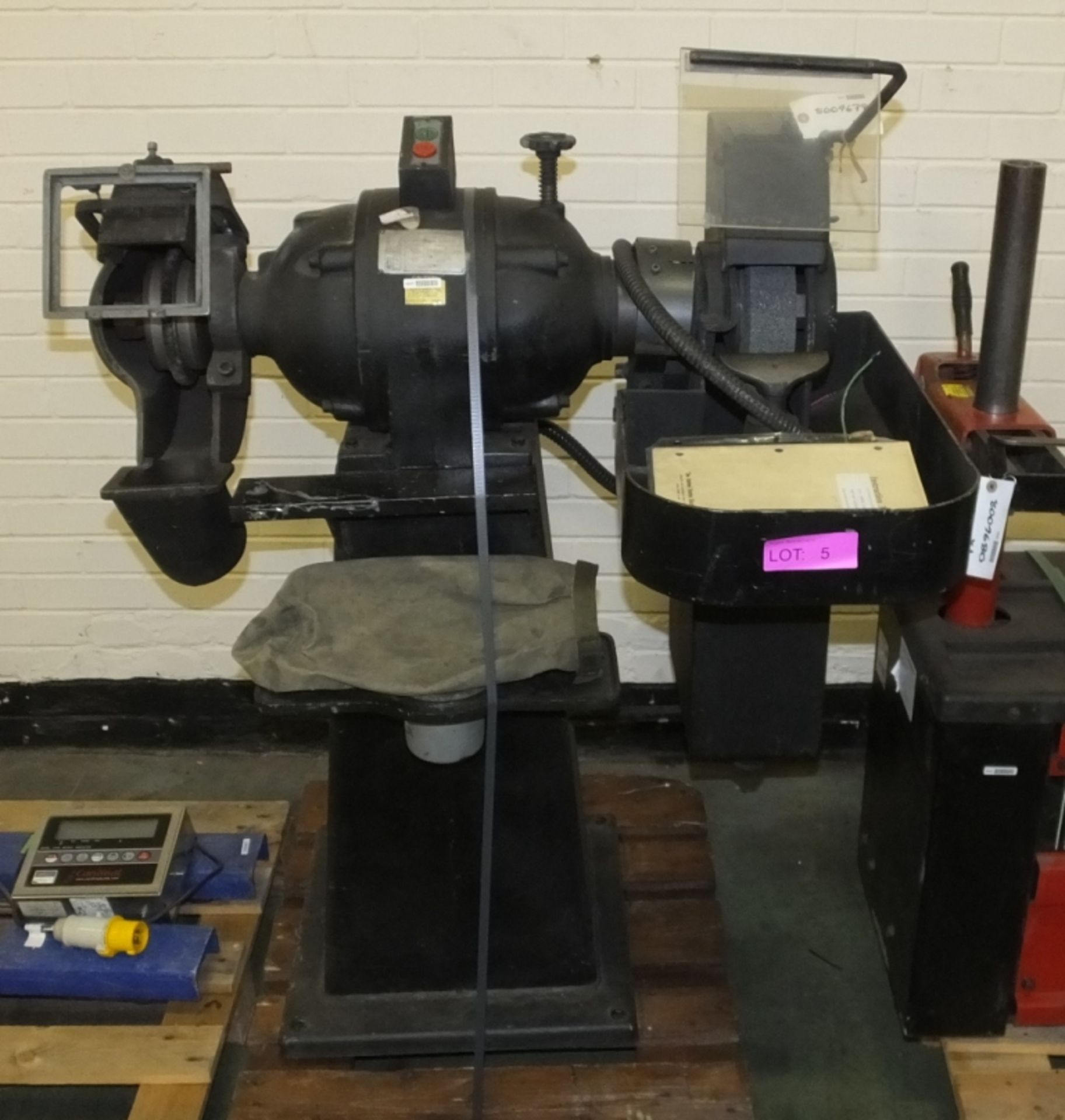 U.S.E 10WG Wet-Dry Grinding Machine 220V - £5+VAT lift out charge applied to this lot