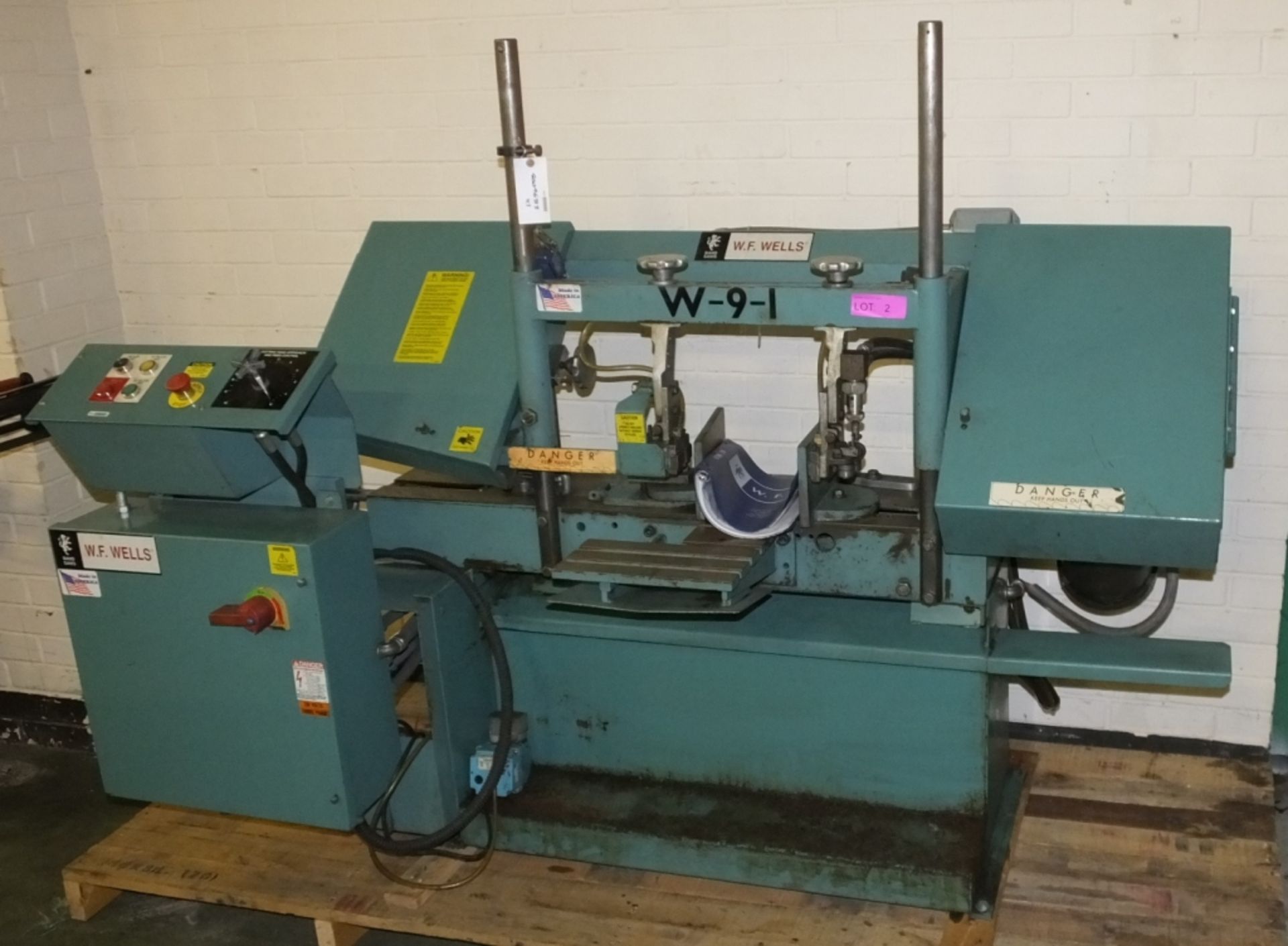 W.F.WELLS W-9-1 Powered Band Saw - £5+VAT lift out charge applied to this lot
