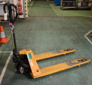 Pallet Truck 2 Tonne Max Capacity