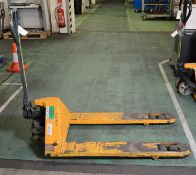 Pallet Truck 2 Tonne Max Capacity