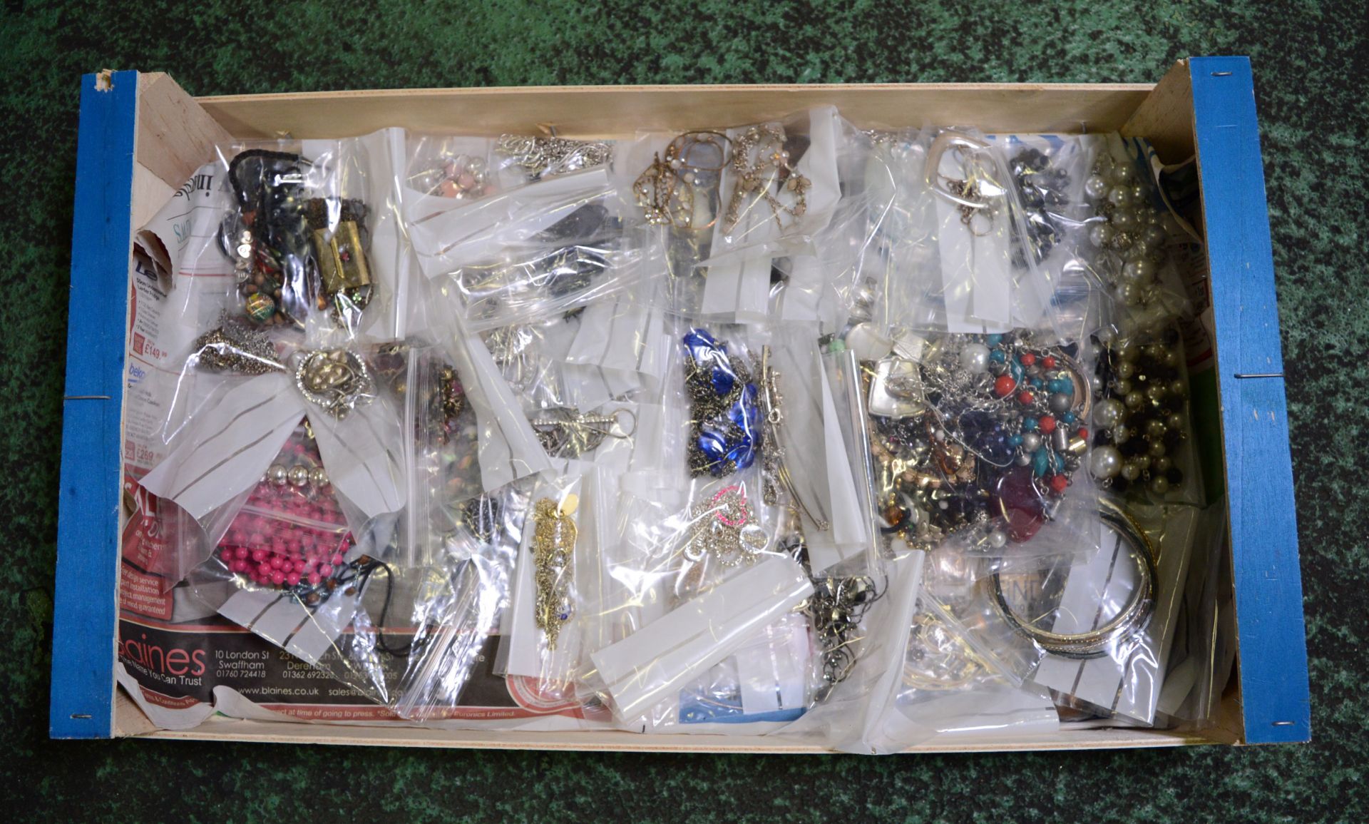 3x Boxes of Costume Jewelry. - Image 2 of 4