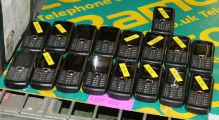 18x Samsung GT-B2710 Mobile Phones